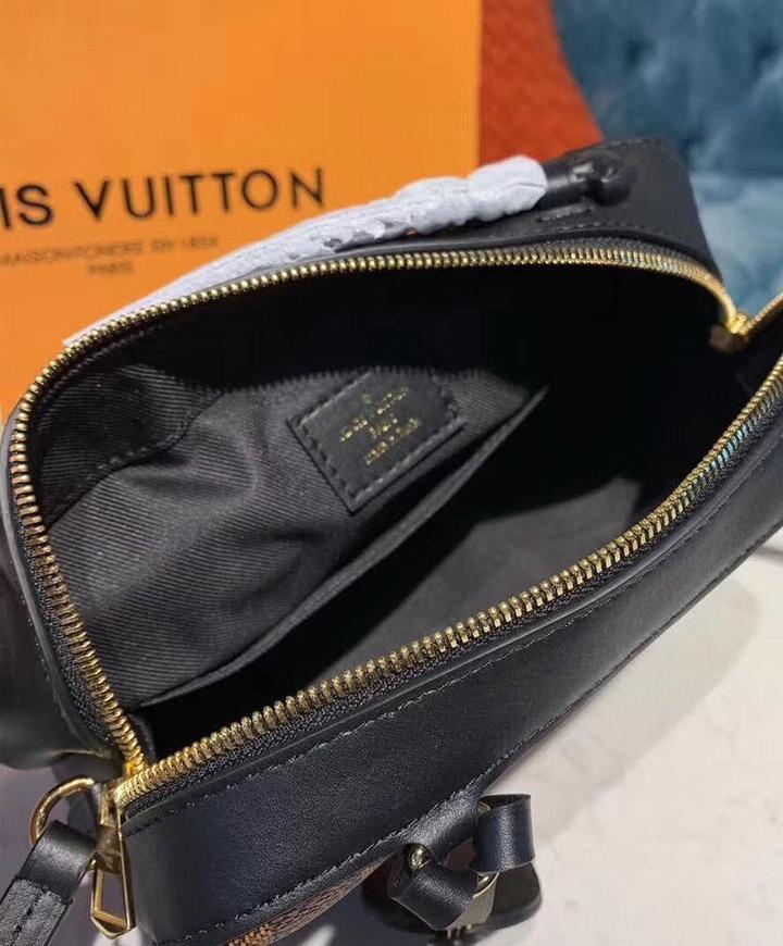 LOUIS VUITTON - SAC À BANDOULIÈRE