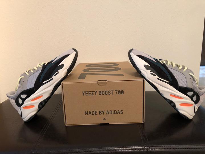 ADIDAS - YEEZY 700