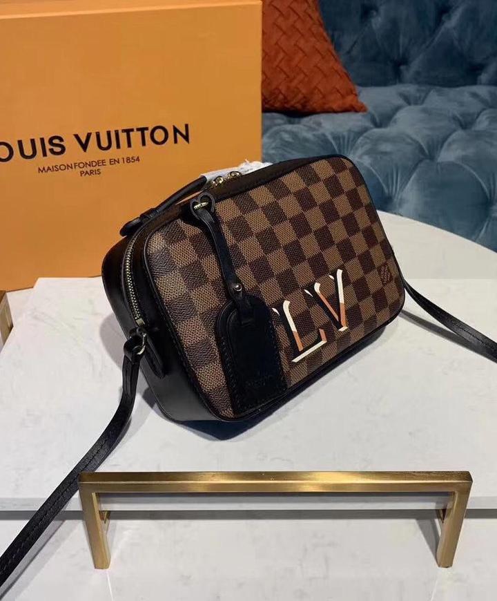 LOUIS VUITTON - SAC À BANDOULIÈRE